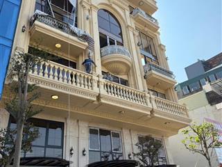 Mặt phố long biên, dt 71m2 mt 4,6.nhà 8 tầng duplex,thang máy nhập khẩu,full nội thất cao cấp.