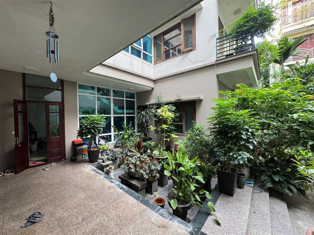 Chính chủ bán biệt thự sân vườn trích sài tây hồ mặt tiền 16m ngõ ô tô tránh cách hồ tây khoảng 50m