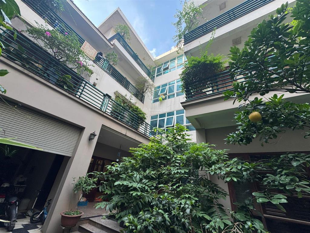 Chính chủ bán biệt thự sân vườn trích sài tây hồ mặt tiền 16m ngõ ô tô tránh cách hồ tây khoảng 50m