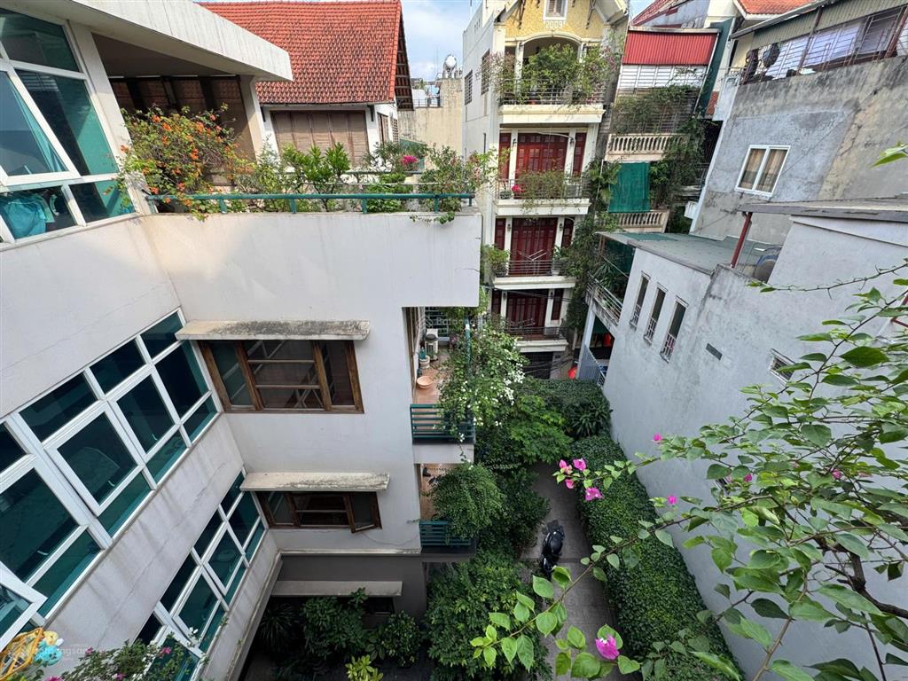 Chính chủ bán biệt thự sân vườn trích sài tây hồ mặt tiền 16m ngõ ô tô tránh cách hồ tây khoảng 50m