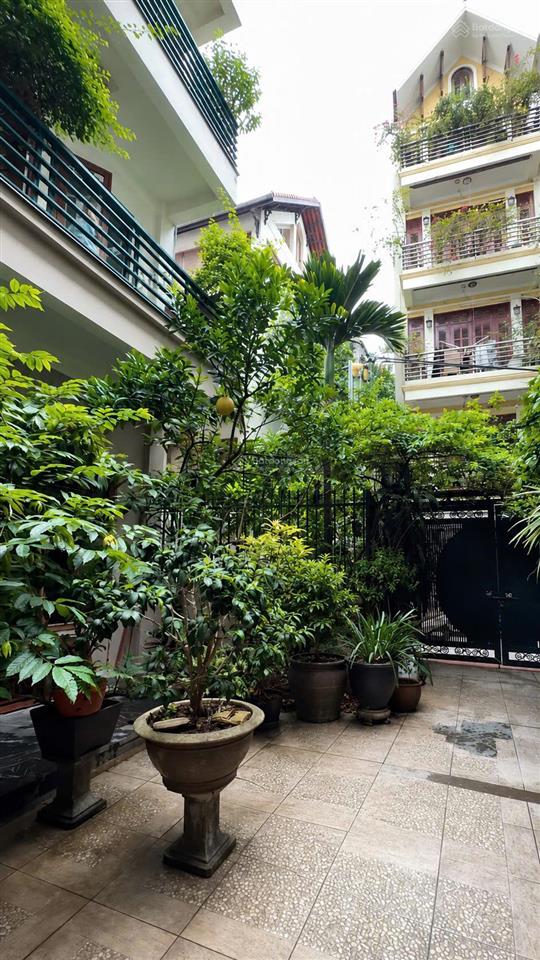 Chính chủ bán biệt thự sân vườn trích sài tây hồ mặt tiền 16m ngõ ô tô tránh cách hồ tây khoảng 50m