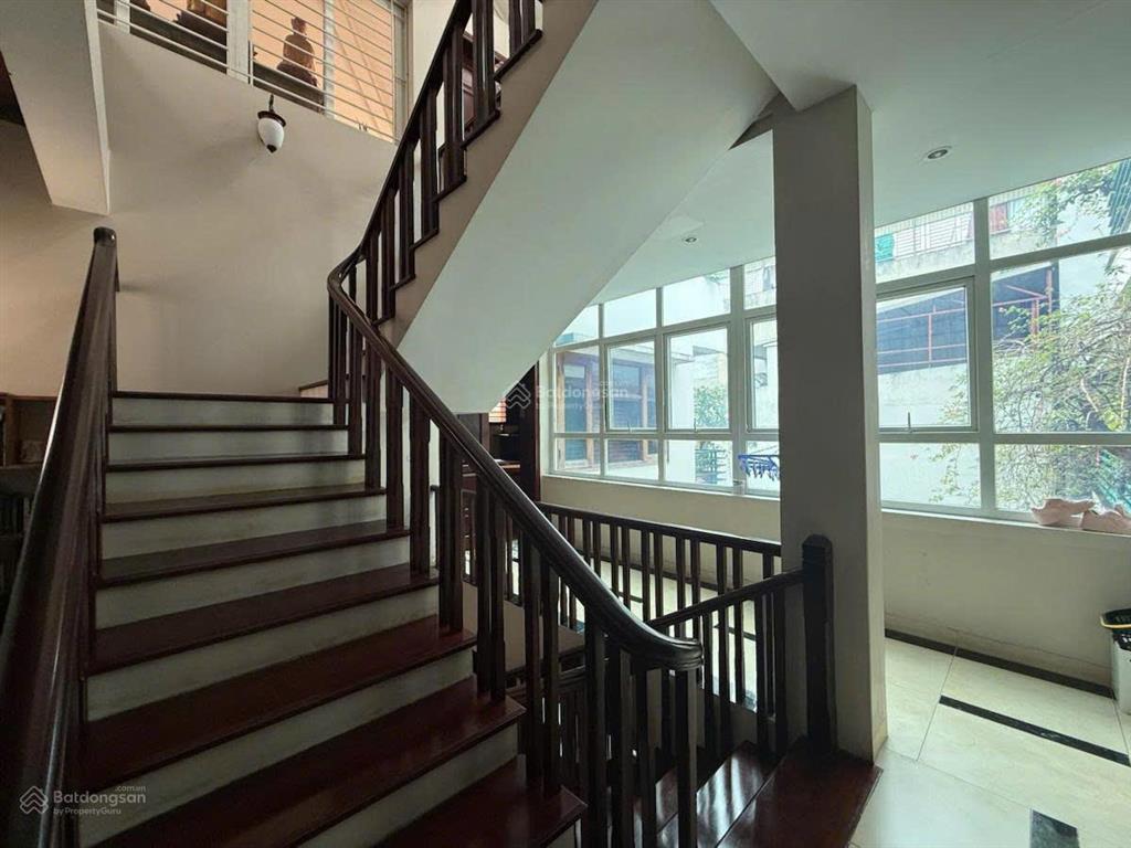 Chính chủ bán biệt thự sân vườn trích sài tây hồ mặt tiền 16m ngõ ô tô tránh cách hồ tây khoảng 50m