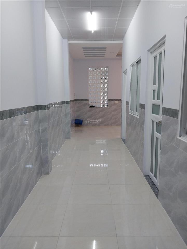 Bán nhà giáp căn góc, gần tuyến metro