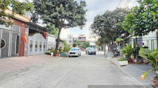 Bán nhà giáp căn góc, gần tuyến metro