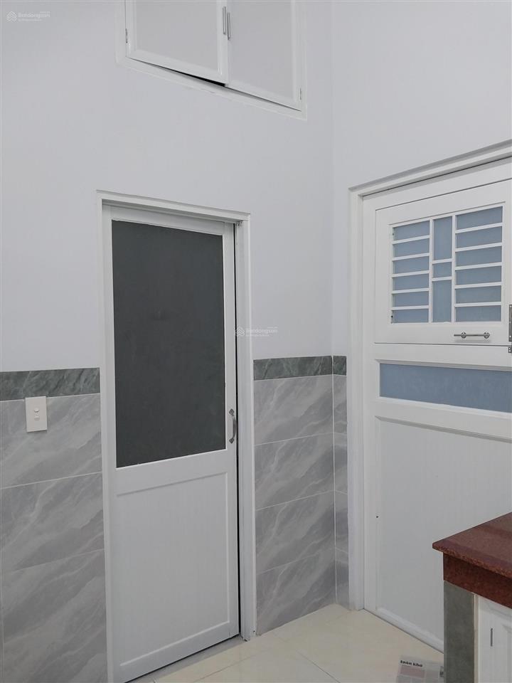 Bán nhà giáp căn góc, gần tuyến metro