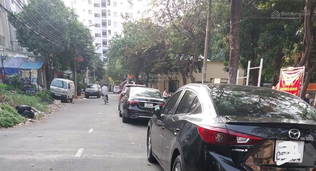 Bán nhà giáp căn góc, gần tuyến metro