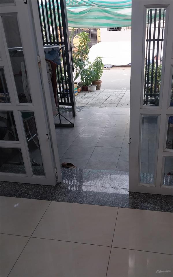 Bán nhà giáp căn góc, gần tuyến metro