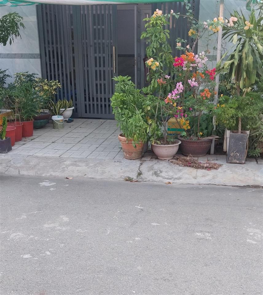 Bán nhà giáp căn góc, gần tuyến metro