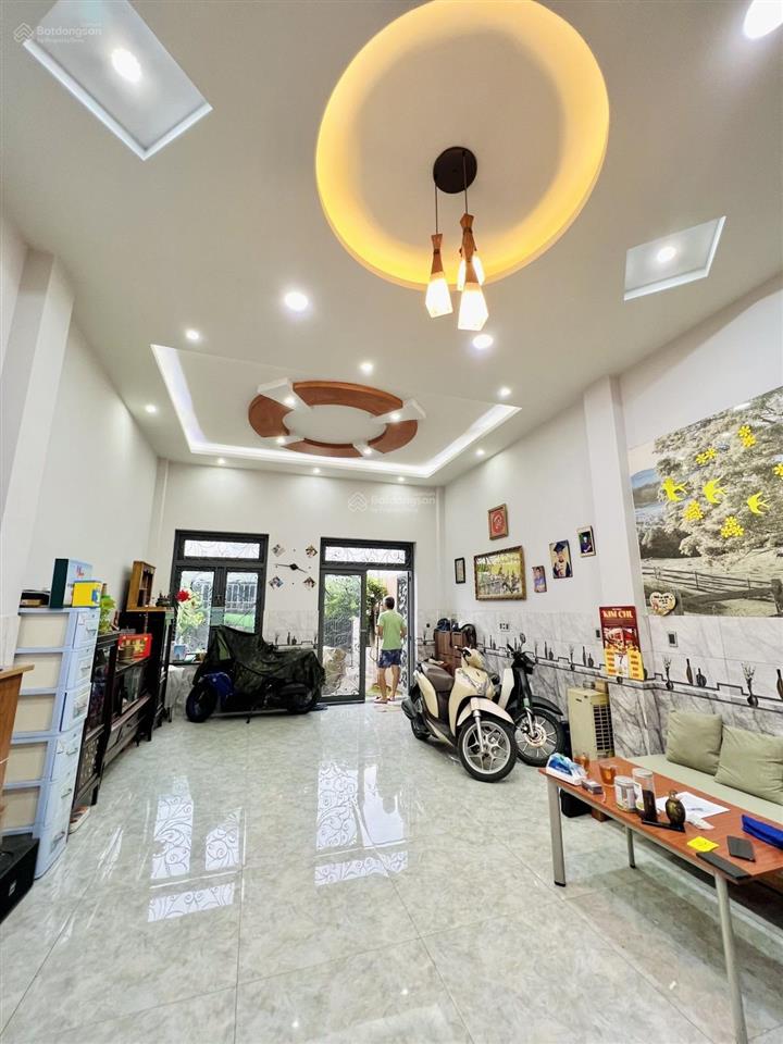 Bán nr đẹp tại mã lò, 8,2 tỷ, 107m2, 3pn + 4wc, nhiều tiện ích