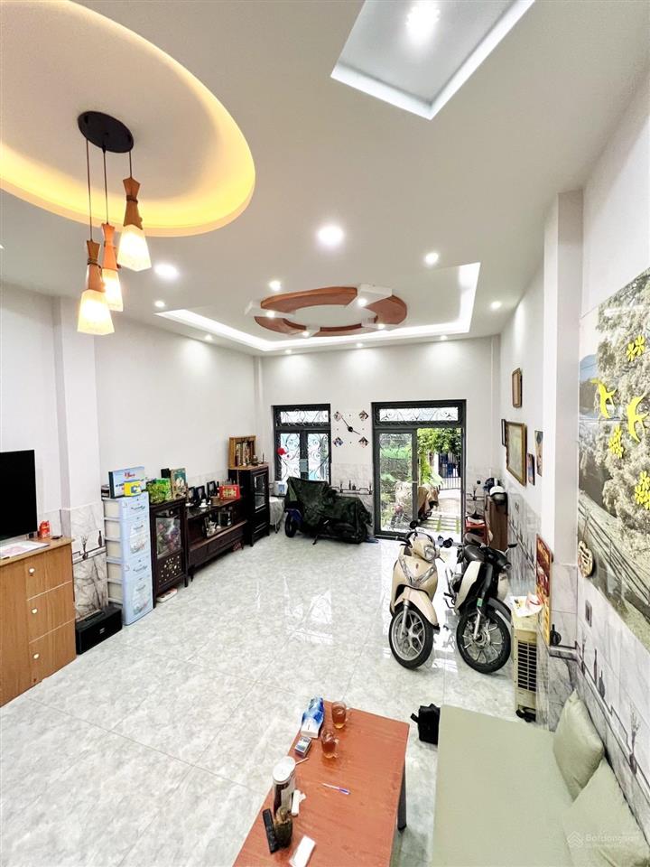 Bán nr đẹp tại mã lò, 8,2 tỷ, 107m2, 3pn + 4wc, nhiều tiện ích