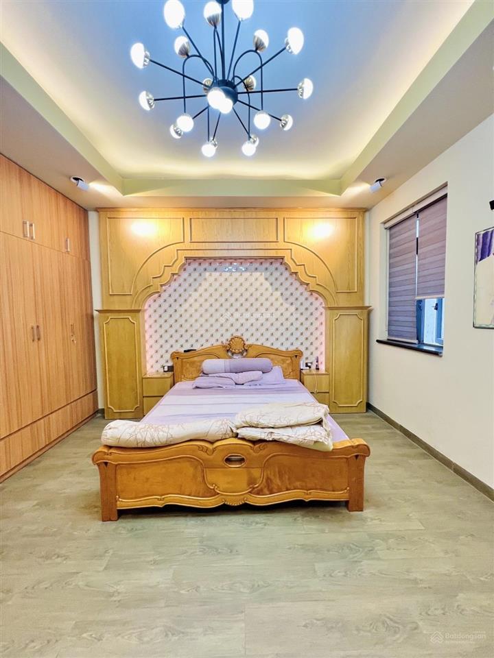Bán nr đẹp tại mã lò, 8,2 tỷ, 107m2, 3pn + 4wc, nhiều tiện ích