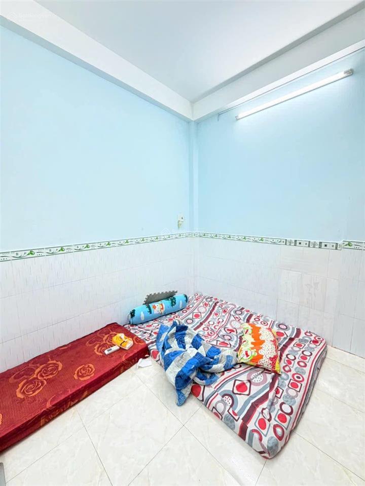 Chỉ 5.1 tỷ còn thương lượng  nhà 4 tầng  ô tô đậu cửa  khu sân bay tân bình  4pn  nở hậu
