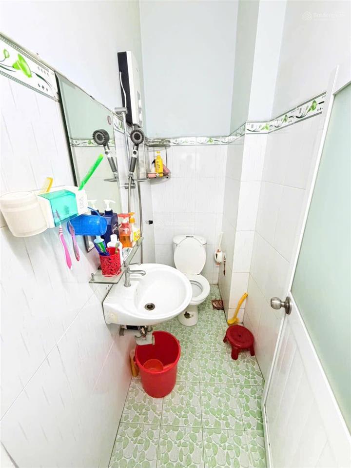 Chỉ 5.1 tỷ còn thương lượng  nhà 4 tầng  ô tô đậu cửa  khu sân bay tân bình  4pn  nở hậu