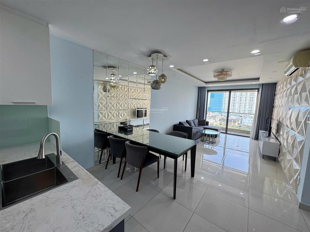 Cho thuê ch 2pn 2vs tại the gold view, bến vân đồn, q4, 18 triệu, 90m2