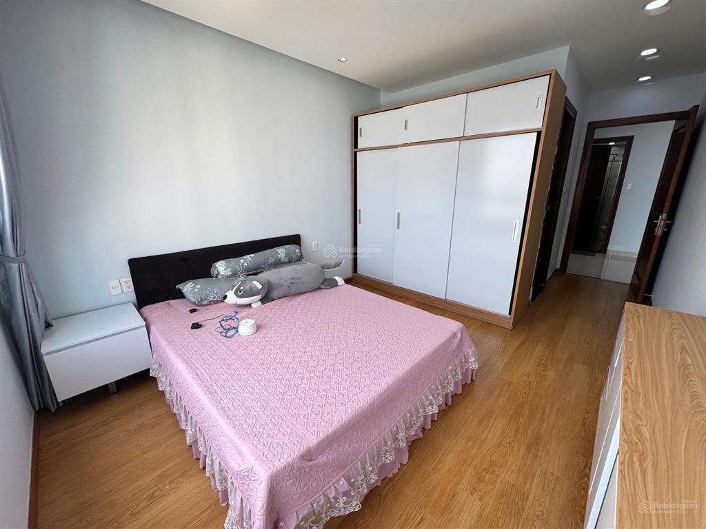 Cho thuê ch 2pn 2vs tại the gold view, bến vân đồn, q4, 18 triệu, 90m2