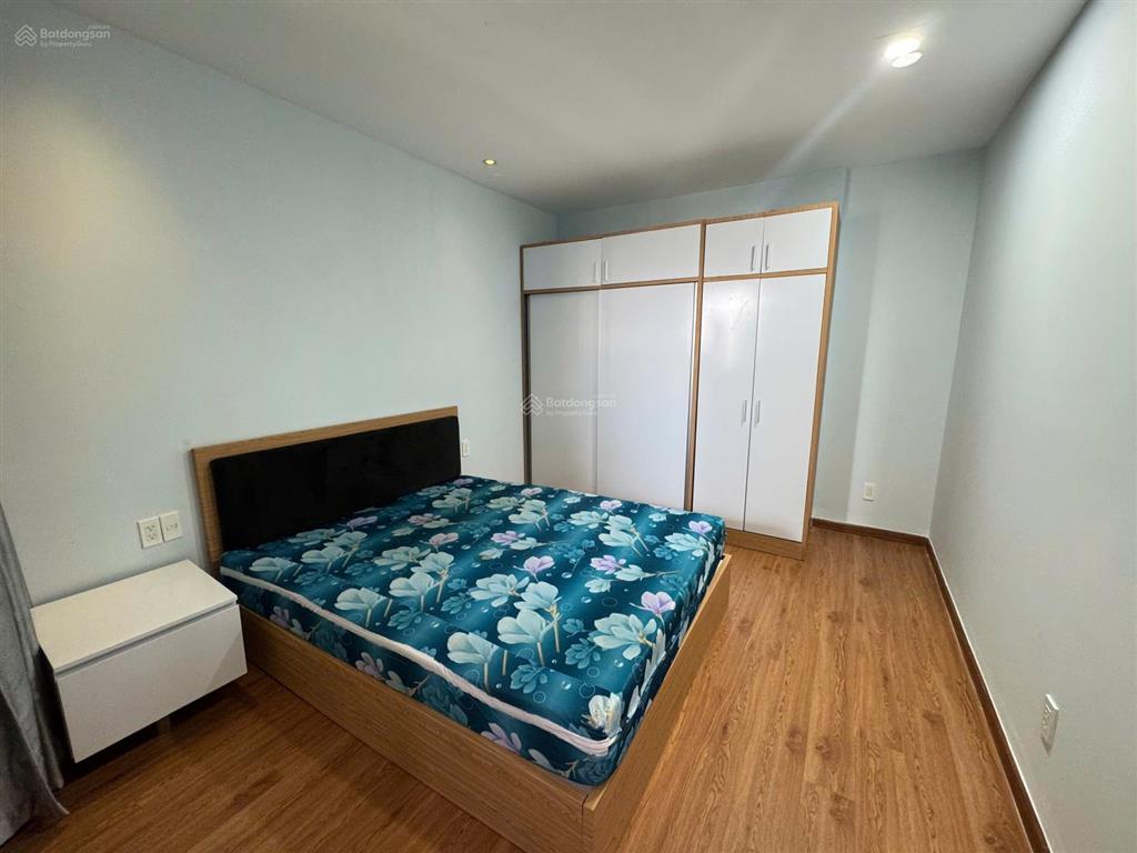 Cho thuê ch 2pn 2vs tại the gold view, bến vân đồn, q4, 18 triệu, 90m2
