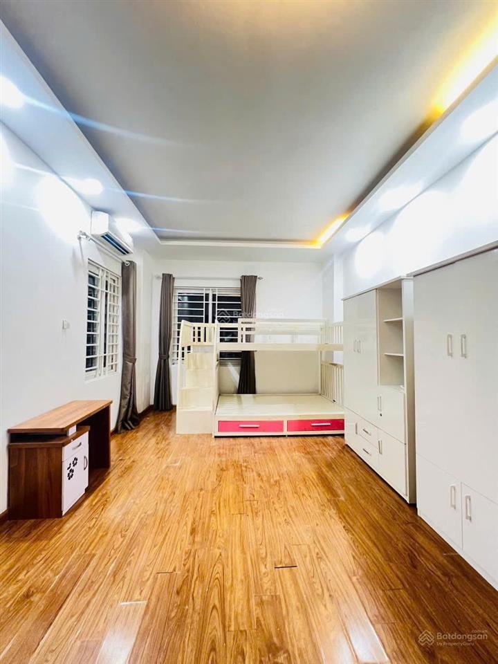 Bán nhà phạm văn đồng, mai dịch, 30m2x5 tầng, tiện kinh doanh. 9.5 tỷ