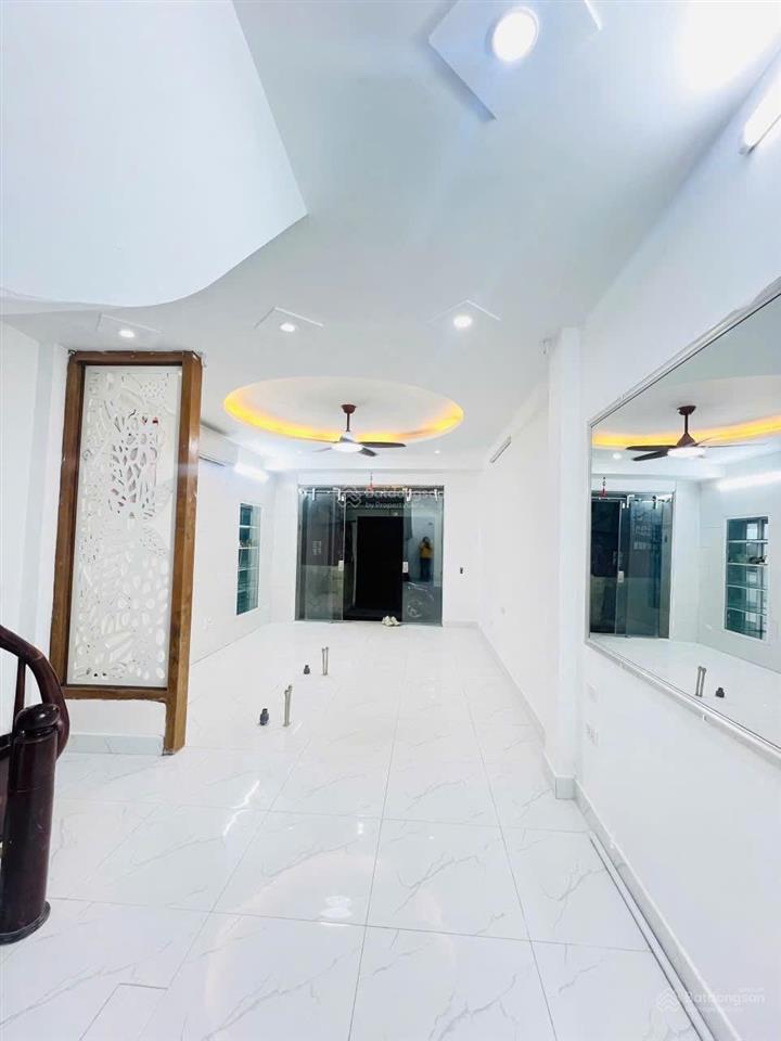 Bán nhà phạm văn đồng, mai dịch, 30m2x5 tầng, tiện kinh doanh. 9.5 tỷ