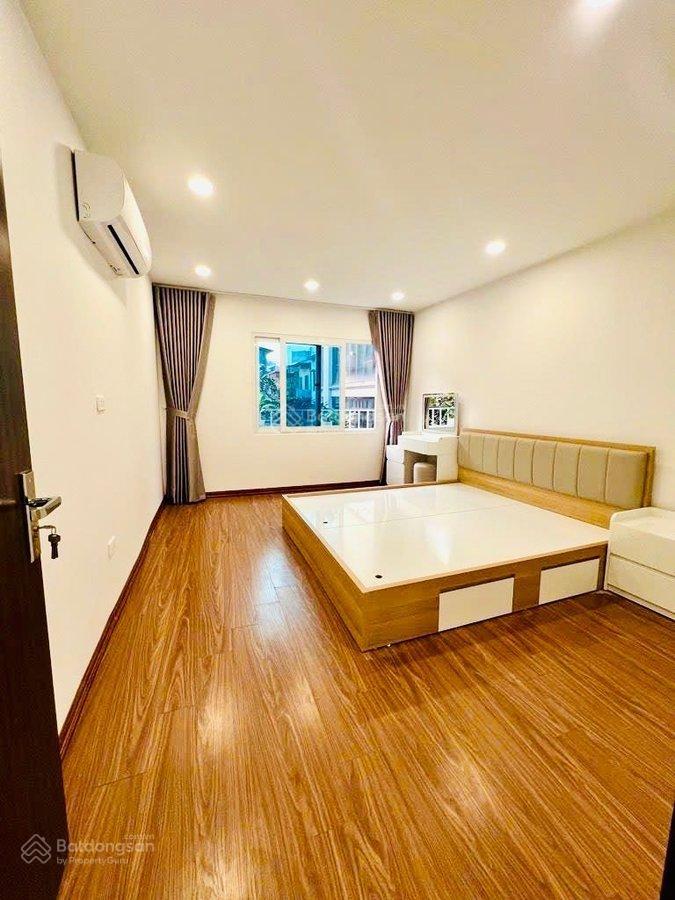 Bán căn hộ tập thể ngõ 26 doãn kế thiện, 90m2, lô góc, 3 ngủ, full nội thất. 4.5 tỷ