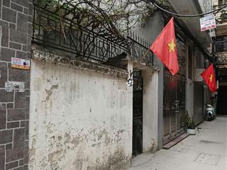 Bán mảnh đất hoàng quốc việt, 39m2, ngõ nông, gần ô tô. 7.85 tỷ