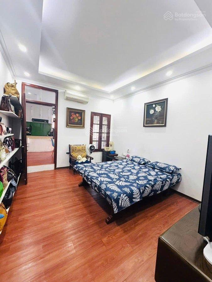 Bán căn hộ tập thể ngõ 122 mai dịch, 80m2, 3 ngủ, 2 wc, full nội thất. 4.78 tỷ.  0982 851 ***