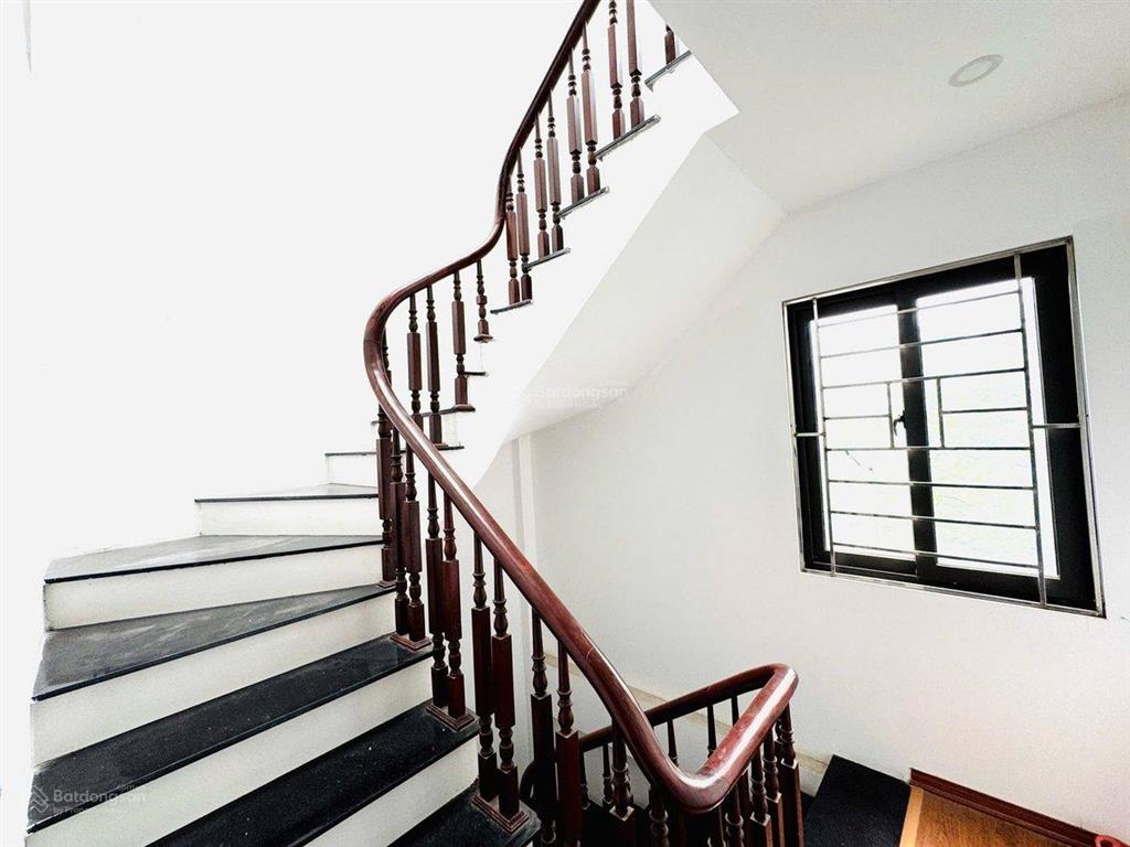 Bán nhà dương quảng hàm, 40m2x5 tầng, ngõ nông, gần phố. 8.6 tỷ. e 0982 851 ***