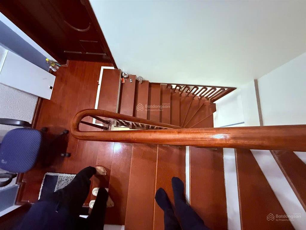 Bán nhà hoàng quốc việt, 40m2x5 tầng, ôtô vào được. 13.2 tỷ. e 0982 851 ***