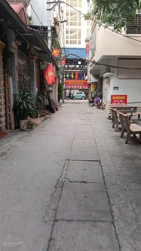 Bán nhà hoàng quốc việt, 40m2x5 tầng, ôtô vào được. 13.2 tỷ. e 0982 851 ***