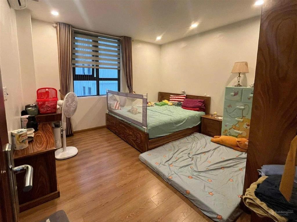 Bán nhà ngõ 68 cầu giấy, 46m2x4 tầng, 5 ngủ, ngõ thông, gần ôtô. 9.6 tỷ. e 0982 851 ***