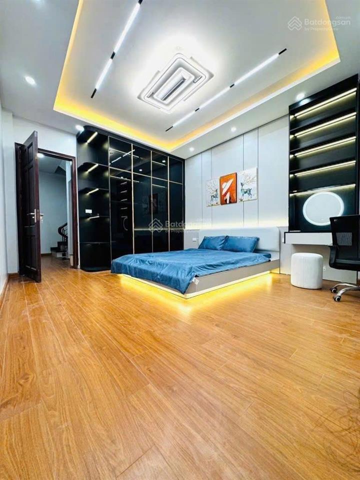 Cho thuê nhà nguyễn đình hoàn, 40m2x5 tầng, full đồ. 13.5 triệu