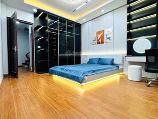 Cho thuê nhà nguyễn đình hoàn, 40m2x5 tầng, full đồ. 13.5 triệu