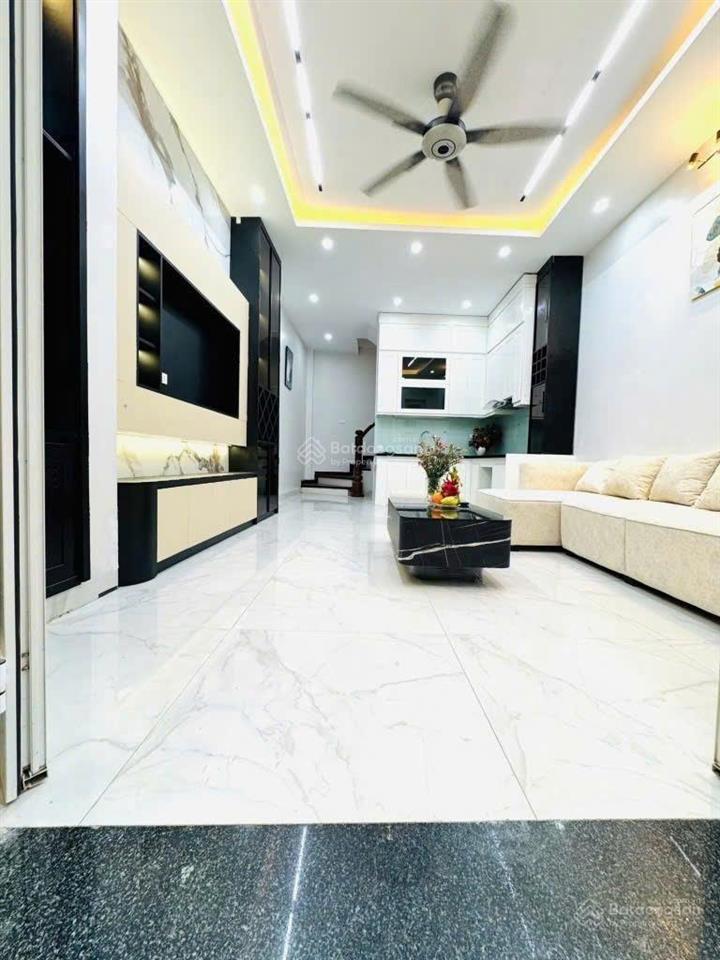 Cho thuê nhà nguyễn đình hoàn, 40m2x5 tầng, full đồ. 13.5 triệu