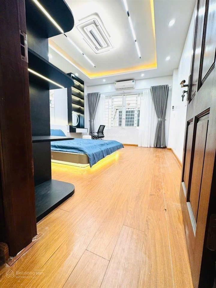 Cho thuê nhà nguyễn đình hoàn, 40m2x5 tầng, full đồ. 13.5 triệu