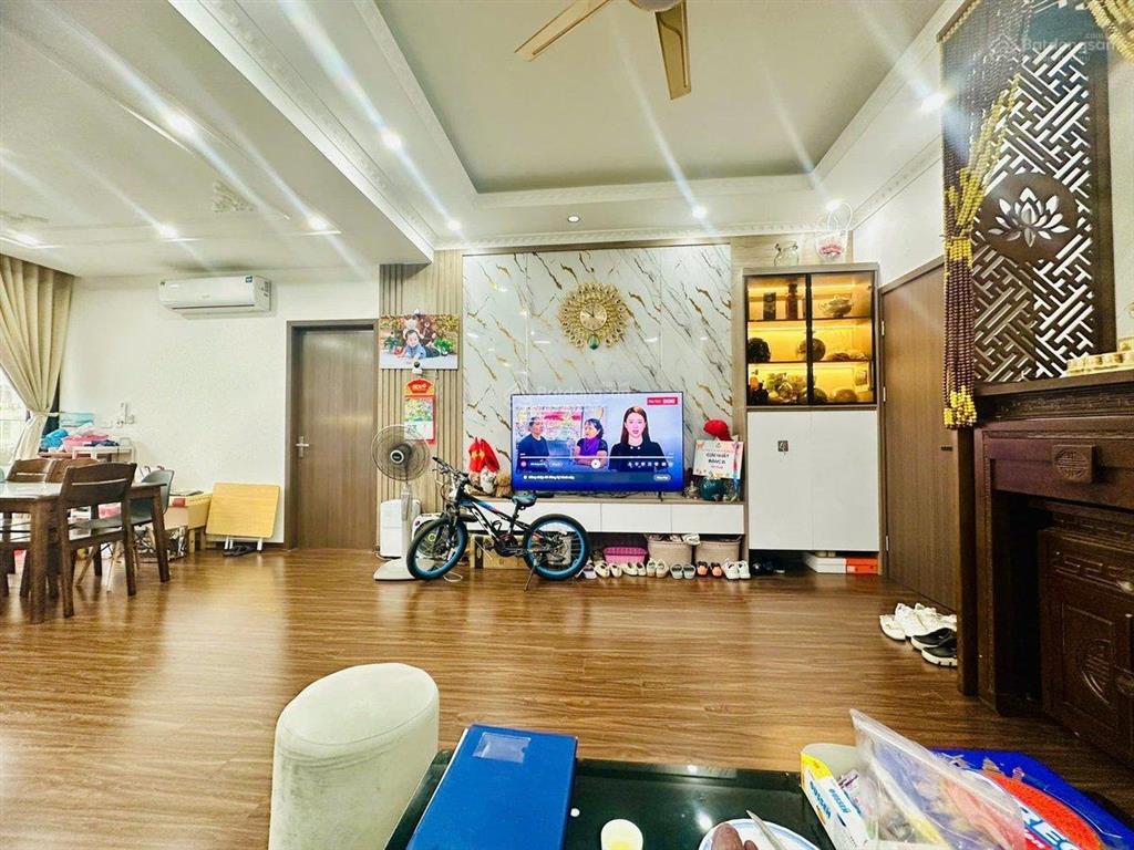 Giá chỉ 6.x tỷ! bán căn hộ chung cư hh2 dương đình nghệ, 100m2, 3 ngủ, lô góc.