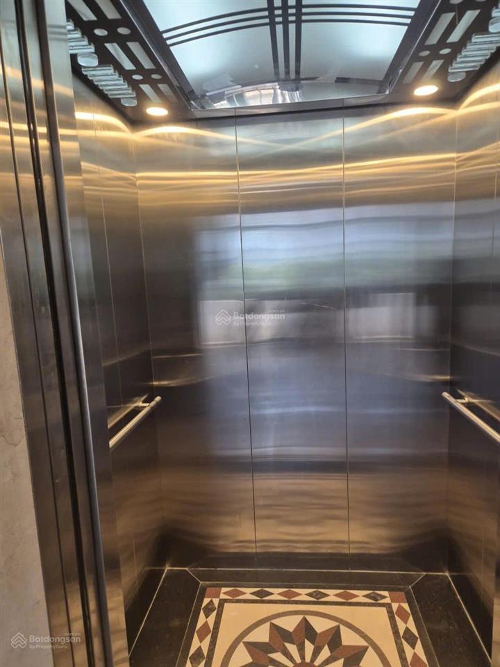 Giảm giá tốt!!siêu phẩm cầu giấy 40m2x7 tầng thang máy gần phố. 9,7 tỷ