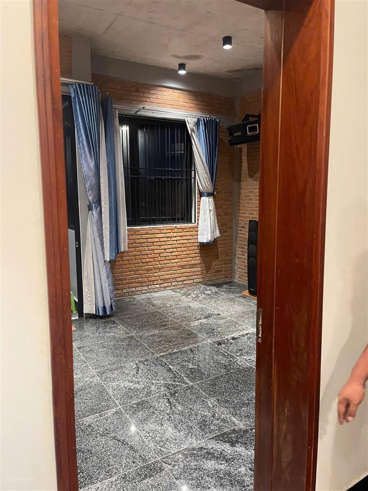 Bán nhà 1 trệt 3 lầu mặt tiền đường số 11, phường thủ đức, gần metro