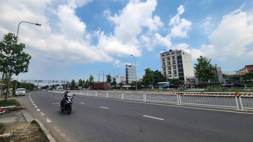 Mặt tiền nguyễn văn linh quận 7  cầu tân thuận 2  giá chỉ 160tr/m2 180m2 (6x30) sổ hồng riêng