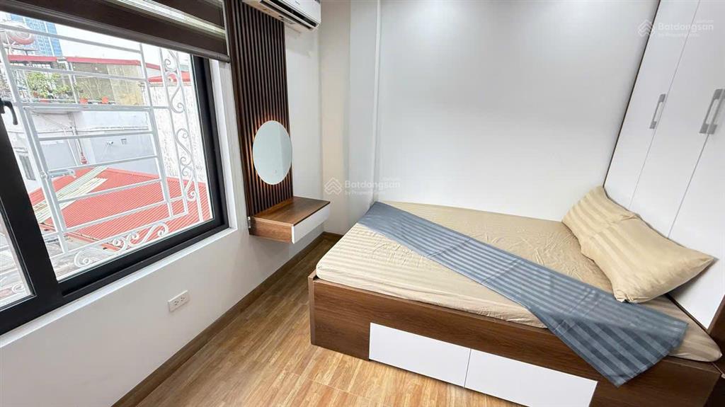 Mặt phố thành công! 50m ra ô tô, gần chợ, gần đê la thành, không kẹt xe, nhà mới thoáng, giặt riêng