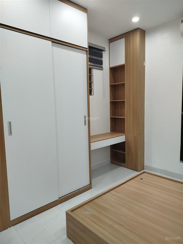 Nhà đẹp sát phố hoàng quốc việt lô góc 3 thoáng 11 phòng hiện đại khép kín 60m giá 15 tỷ..
nhà mình