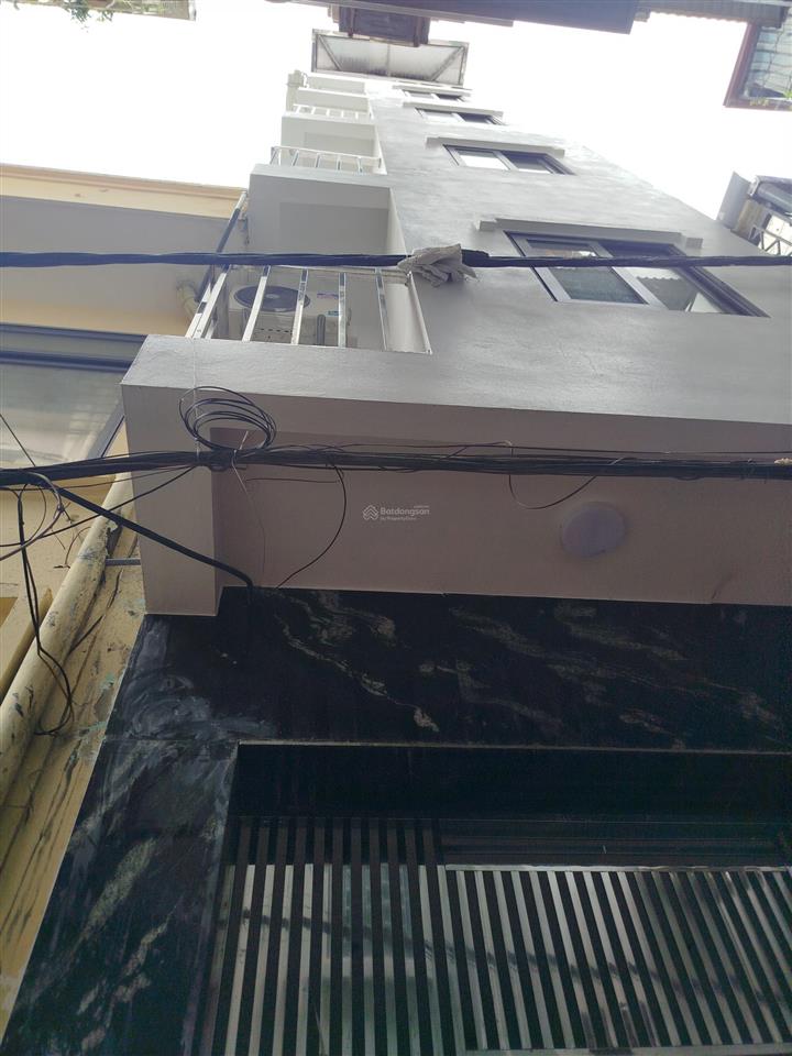 Nhà đẹp sát phố hoàng quốc việt lô góc 3 thoáng 11 phòng hiện đại khép kín 60m giá 15 tỷ..
nhà mình