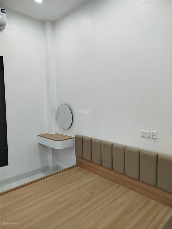 Bán nhà phố hoàng quốc việt 34m 4 tầng giá 18,8 tỷ. phân lô , vỉa hè, ô tô chạy vòng quanh nhà,