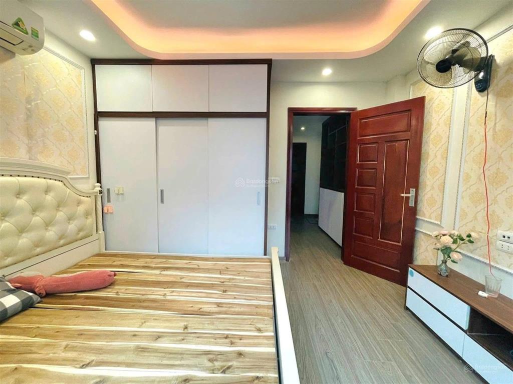 Toà chdv phố hoàng quốc việt 140m giá 28 tỷ.
thiết kế 6 tầng thang máy 17 căn hộ full nội thất cc