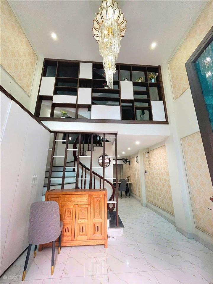 Toà chdv phố hoàng quốc việt 140m giá 28 tỷ.
thiết kế 6 tầng thang máy 17 căn hộ full nội thất cc