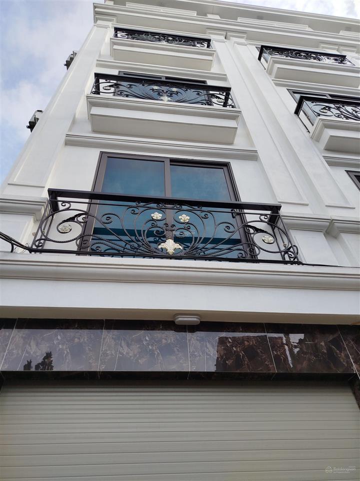 Siêu phẩm phân lô hoàng quốc việt 65m 6 tầng thang máy kính nhà mới nội thất xịn giá 27 t