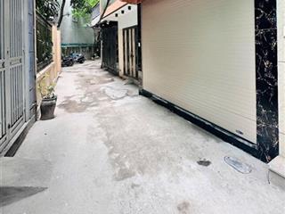 Giá đầu tư rất hiếm khung giá trong khu vực. 60m2 3 tầng 10,5tỷ. nhà đẹp dân xây, thiết kế hiện đại