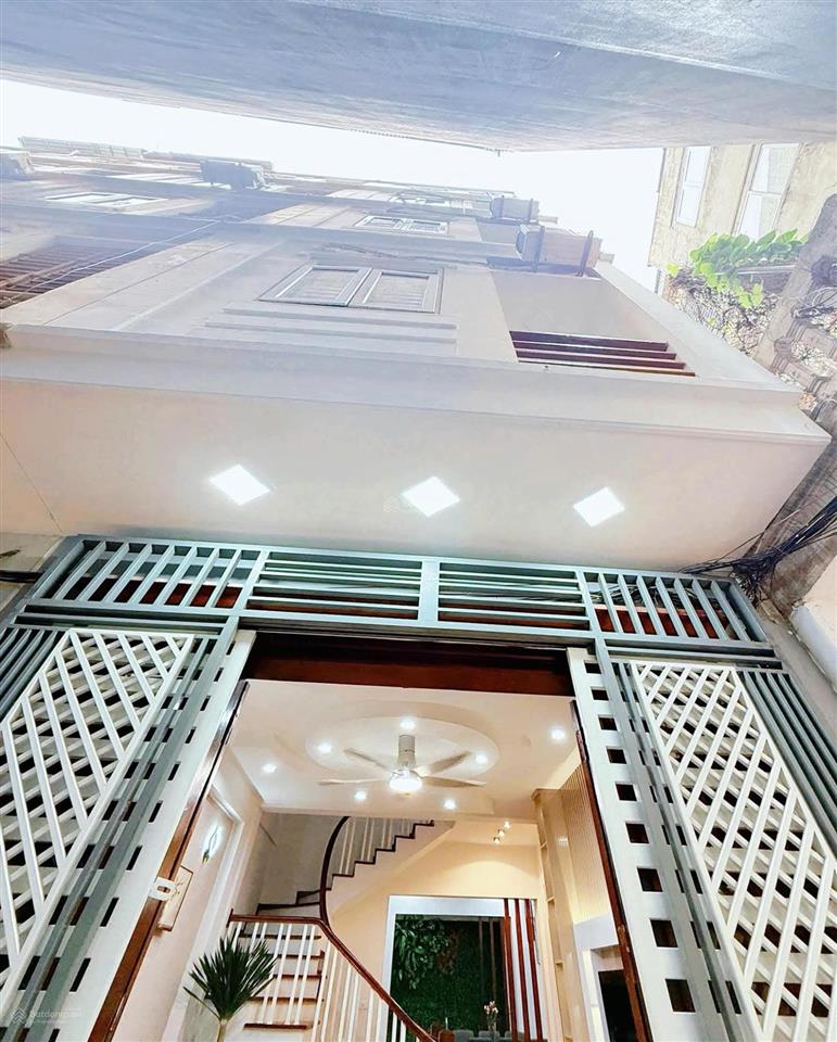 Phân lô hoàng quốc việt, nhà đẹp giá đẹp 35m, 4 tầng giá 9,7 tỷ.
vị trí đặc địa, nhà dân xây chắc