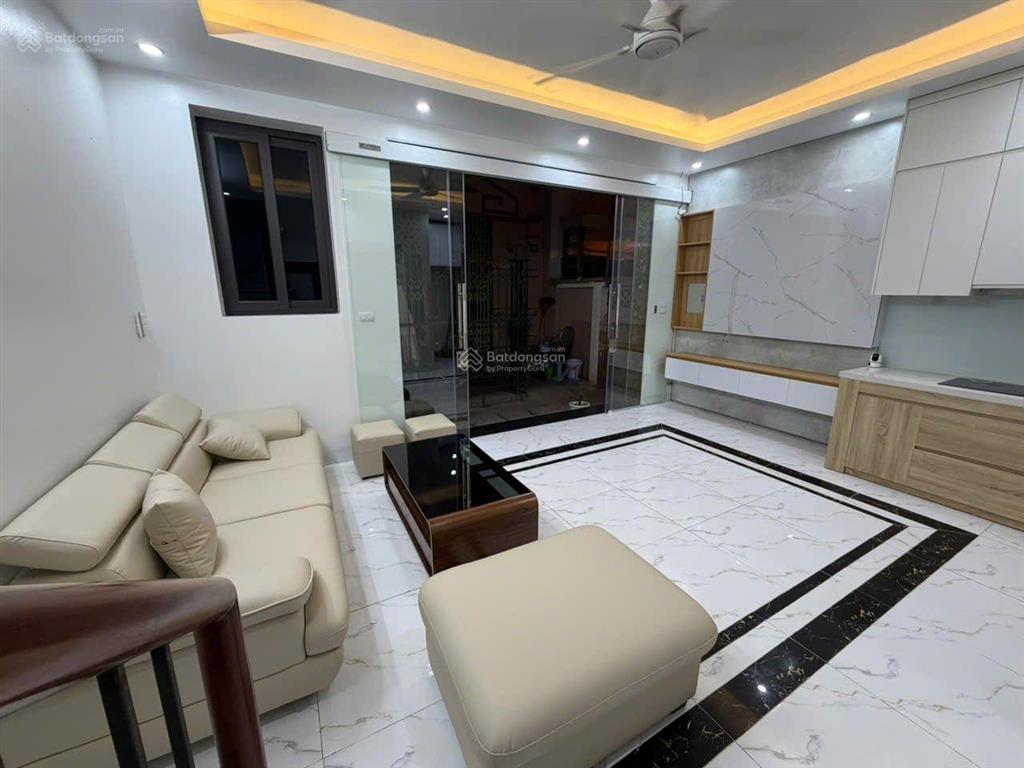 Bán nhà riêng tại trương định, 9,8 tỷ, 34 m2, 3pn, 4wc, 5 tầng, hướng tây nam, thang máy.