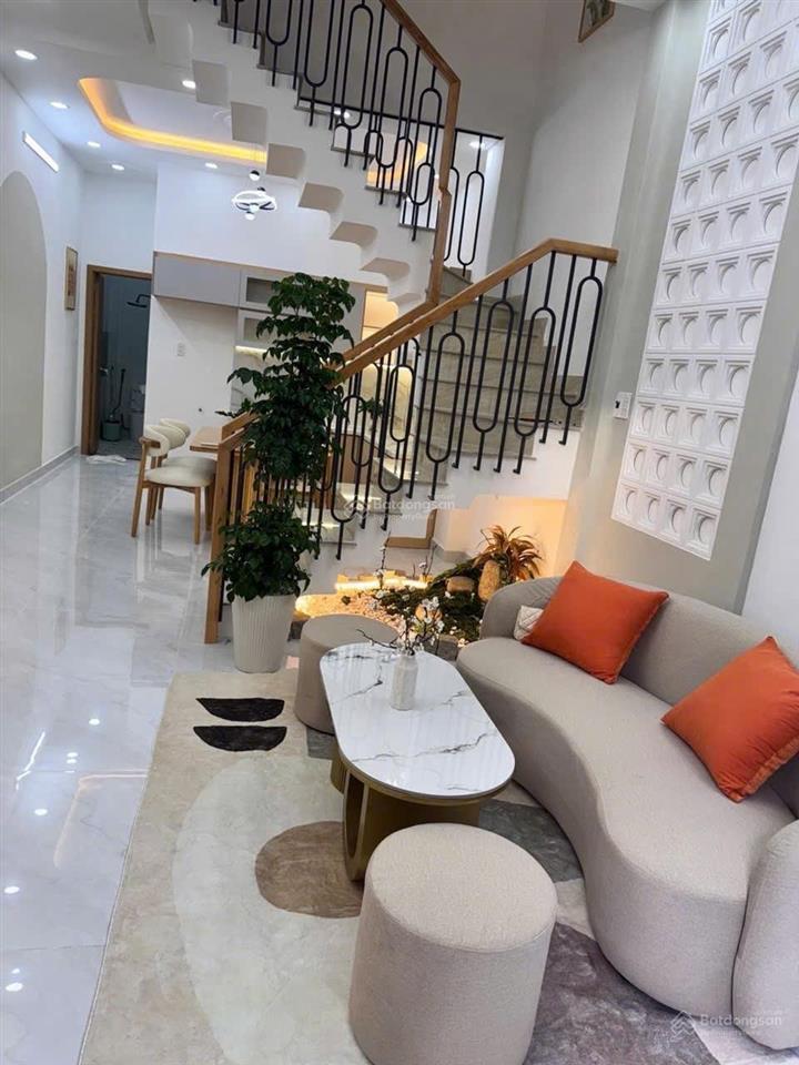 Bán nhà bình tân giáp tân phú. hẻm xe hơi  52m2  3pn (có pn trệt)  chỉ 5.x tỷ