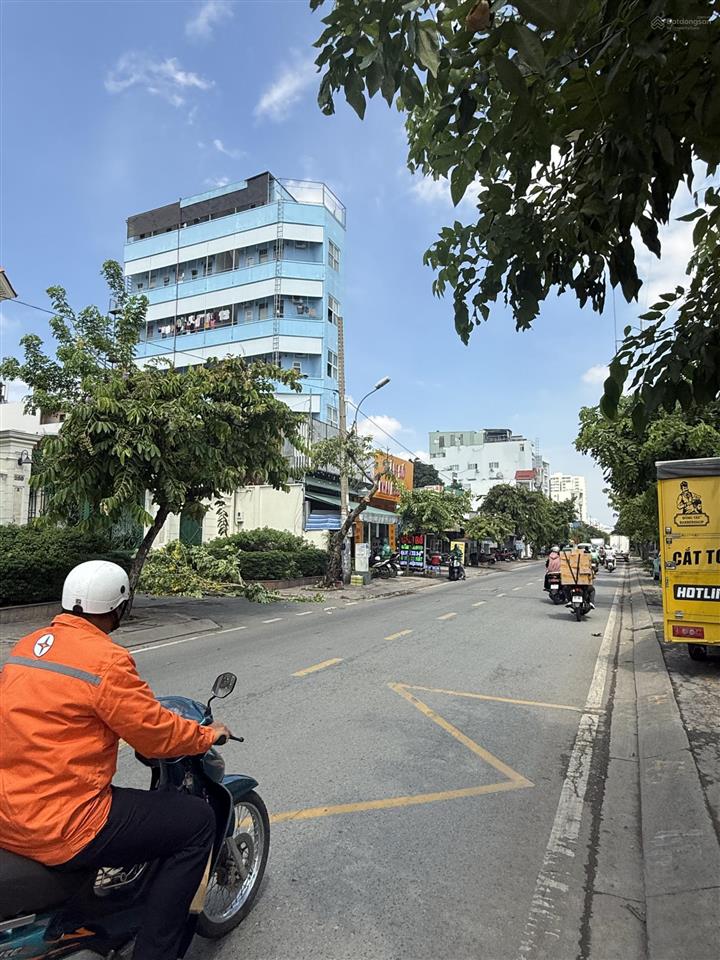 Chỉ 7,99 tỷ, bán gấp nhà 2 lầu, dt 94m2, ngay trần xuân soạn, tân kiểng, q7, tp. hcm