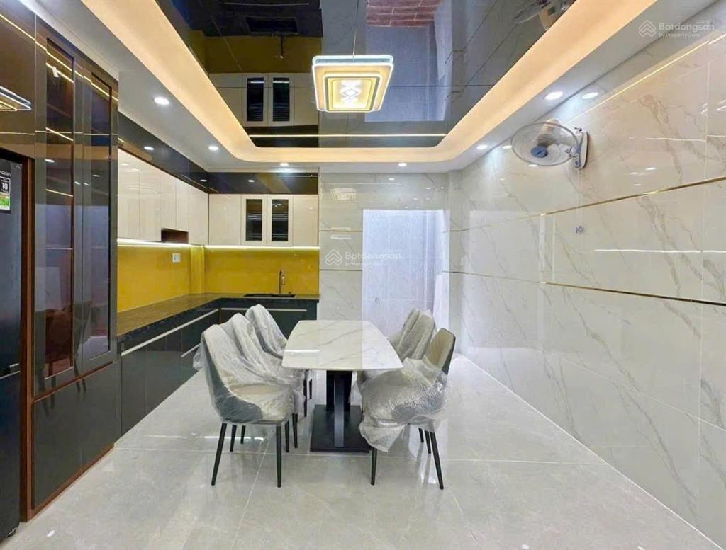 Nhỉnh 8 tỷ sở hữu người đẹp, nhà đẹp 5 tầng, thang máy xịn ngay nguyễn sơn, tt quận tân phú